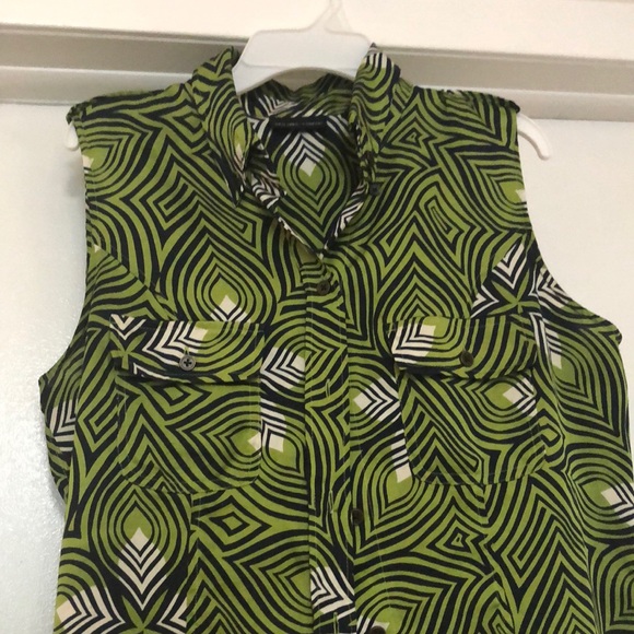 New York & Company Tops - Green patterned NY and Co shirt. Women’s Medium